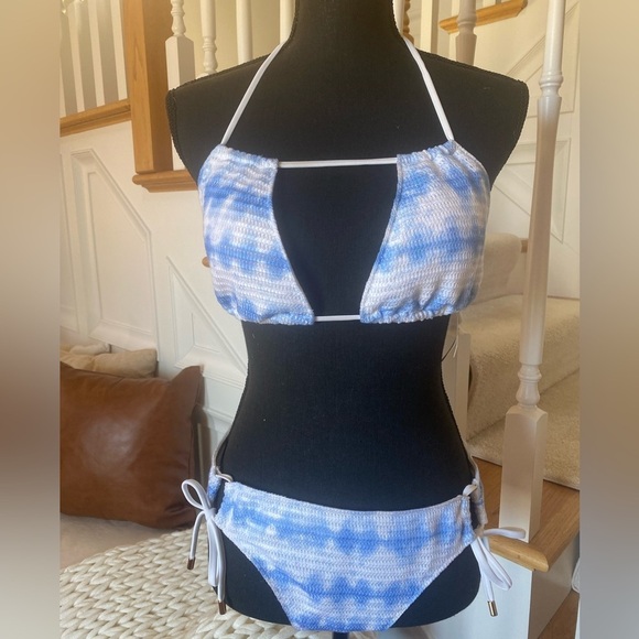 NWT Aerie crochet triangle bikini top in white/powder blue size L - Picture 2 of 3